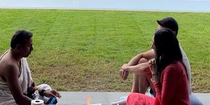 Η νέα ιδιοκτήτρια του σπιτιού του Μάθιου Πέρι έκανε μία «τελετή» δίπλα στην πισίνα που βρέθηκε νεκρός ο ηθοποιός