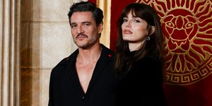 Ο ηθοποιός Πέδρο Πασκάλ με την τρανς αδερφή του Λουξ