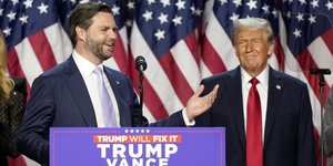 Τζέι Ντι Βανς και Ντόναλντ Τραμπ πανηγυρίζουν για τη νίκη στις αμερικανικές εκλογές