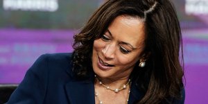 Κάμαλα Χάρις διπλό κολιέ