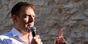 Ο Στέφανος Κασσελάκης ανακοινώνοντας την ίδρυση νέου κόμματος