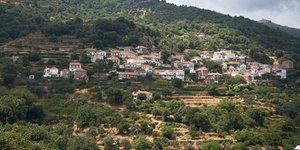 Ένα μαγικό χωριό 2 ώρες από την Αθήνα -Πέτρινα σπίτια, γραφικά σοκάκια και γαλήνη σε κάθε γωνιά