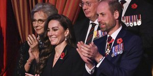 Η λαμπερή εμφάνιση της Κέιτ Μίντλετον στο πλευρό του πρίγκιπα Γουίλιαμ