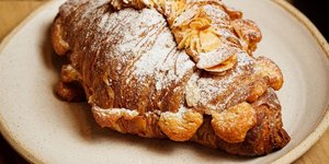 Holy Llama: Ο vegan φούρνος που «ξεφουρνίζει» λαχταριστές γεύσεις στο κέντρο της Αθήνας