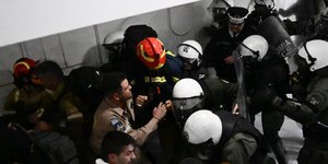 Επεισόδια εποχικοί πυροσβέστες-ΜΑΤ