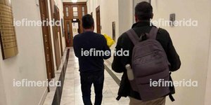 Υπάλληλοι αδειάζουν το γραφείο του προέδρου της ΚΟ του ΣΥΡΙΖΑ στη Βουλή