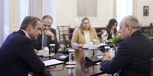 Από τη συνάντηση του Κυριάκου Μητσοτάκη με τον τον Γενικό Γραμματέα του ΑΚΕΛ Στέφανο Στεφάνου