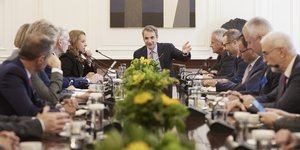 Συνάντηση Μητσοτάκη με ανώτατα στελέχη ευρωπαϊκών χημικών βιομηχανιών