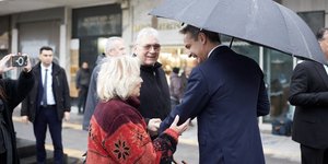 Ο Κυριάκος Μητσοτάκης συνομίλησε με κατοίκους της Θεσσαλονίκης