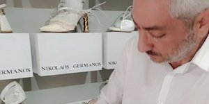 Ο Νικόλαος Γερμανός δημιουργεί παπούτσια για κάθε γυναίκα που αναζητά την ομορφιά στην καθημερινότητά της