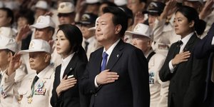 To προεδρικό ζεύγος της Νότιας Κορέας, Γιουν Σουκ Γέολ και Κιμ Κιον Χι