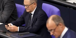 Ο Γερμανός καγκελάριος Όλαφ Σολτς και ο πρόεδρος της CDU Φρίντριχ Μερτς