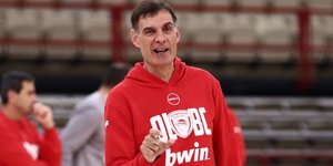 Ο προπονητής του Ολυμπιακού, Γιώργος Μπαρτζώκας