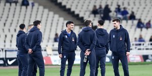 Οι παίκτες της εθνικής στο χορτάρι του ΟΑΚΑ