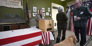 Ανοιξαν οι κάλπες