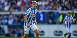 Ο Δημήτρης Ράλλης με τη φανέλα της Χέρενφεν