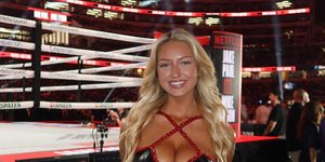 Το ring girl του αγώνα του Μάικ Τάισον με τον Τζέικ Πολ
