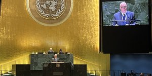 Ο Μόνιμος Αντιπρόσωπος της Ελλάδας στα Ηνωμένα Έθνη, πρέσβης Ευάγγελος Σέκερης
