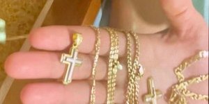 Σπείρα έκλεβε αλυσίδες από τον λαιμό περαστικών