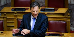 Ο Θόδωρος Σκυλακάκης στη Βουλή
