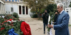 Ο Κωνσταντίνος Τασούλας καταθέτει στεφάνι στο Πολυτεχνείο 