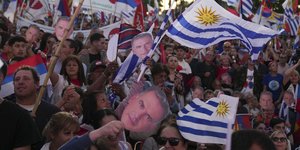 Οπαδοί του υποψηφίου της κεντροαριστεράς στις εκλογές της Ουρουγουάης, Ζαμαντού Ορσί