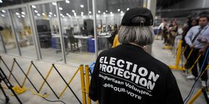 Στις κάλπες για τις αμερικανικές εκλογές