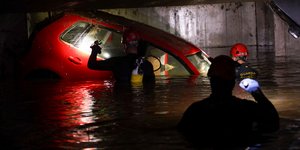 Σοκαριστική μαρτυρία από κάτοικο της Βαλένθια ενώ οι Αρχές συνεχίζουν να αναζητούν αγνοούμενους