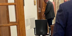 Αλλαξαν οι κλειδαριές στο γραφείο της αξιωματικής αντιπολίτευσης στη Βουλή
