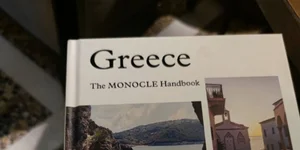 Μonocle για Ελλάδα