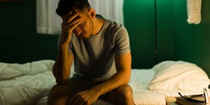 Πληθαίνει ο αριθμός των ψηφιακών εφαρμογών που μας υπόσχονται «τον τέλειο ύπνο». Είναι καλό αυτό όμως; / Shutterstock