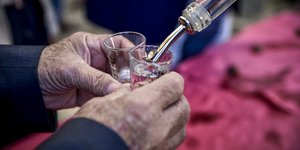 Τσίπουρο σε μικρό ποτήρι