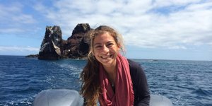 Η Αdriana Aguirre στα νησιά Γκαλάπαγκος, όπου διαμένει μόνιμα εδώ και περίπου μια δεκαετία / Facebook / adriana.aguirresion