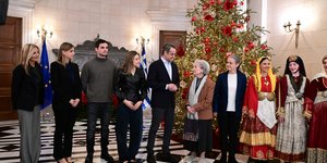 Τα κάλαντα στον Πρωθυπουργό