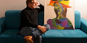 Ο Ολλανδός Arthur Brand μαζί με έναν χαμένο πίνακα του Πικάσο / Arthur Brand