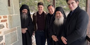 O Αδωνις Γεωργιάδης με τους δυο γιους του στο Αγιο Ορος