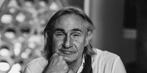 Με τα παιδιά του στο θέατρο ο Άκης Σακελλαρίου