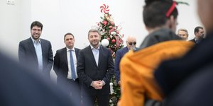 Τα χριστουγεννιάτικα κάλαντα στον Πρόεδρο του ΠΑΣΟΚ Νίκο Ανδρουλάκη