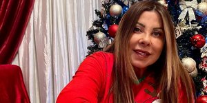 Η Άντζελα Δημητρίου με πιτζάμες στο σπίτι