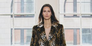 Τα 3 γούνινα παλτό από τα Zara που όλοι φορούν φέτος -Πώς να τα συνδυάσετε με στιλ