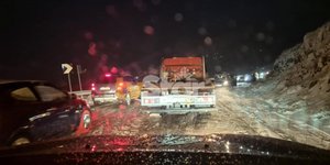 Οχήματα «κόλλησαν» στο χιόνι στην Αράχωβα