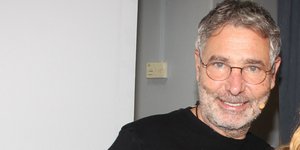 Ο Θοδωρής Αθερίδης χαμογελαστός