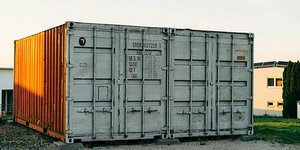 Μυστηριώδες κοντέινερ έκρυβε έναν τετράτροχο «θησαυρό»