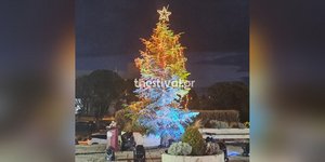 ΑΠΘ: Με μουσική, εδέσματα και bazaar φωταγωγήθηκε το χριστουγεννιάτικο δένδρο