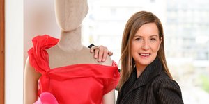 Η Denise Eleftheriou σχεδιάζει νυφικά με μίνιμαλ αισθητική και καθαρές γραμμές