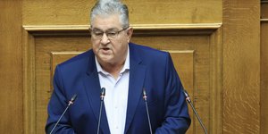 Ο γ.γ. του ΚΚΕ Δημήτρης Κουτσούμπας στη Βουλή