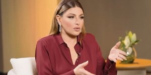 Έλενα Παπαρίζου