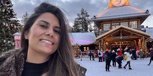 H Ελένη Τσάμη ζει και εργάζεται στο Ροβανιέμι, το «χωριό» του Άγιου Βασίλη