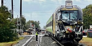 Πυροσβεστικό όχημα συγκρούστηκε με τρένο στη Φλόριντα