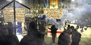 Γεωργία: Χιλιάδες αντικυβερνητικοί διαδηλωτές στους δρόμους -Κερδίζουμε τον «φιλελευθεροφασισμό»